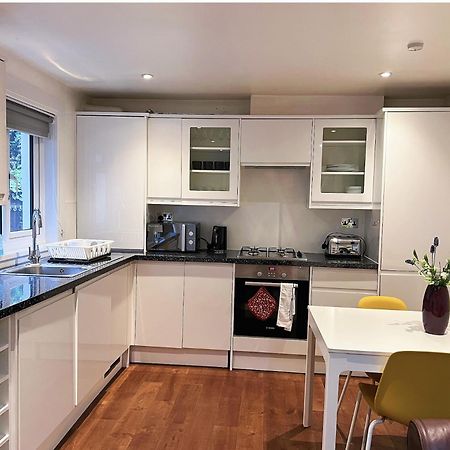 Lovely 2 Bedroom Garden Flat In Londra Exterior foto