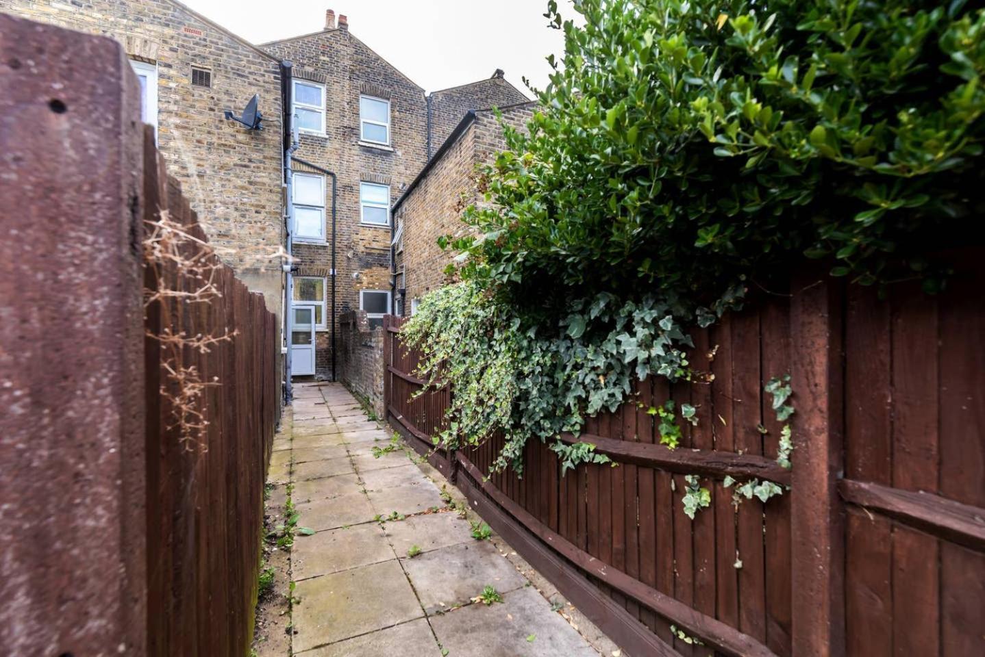 Lovely 2 Bedroom Garden Flat In Londra Exterior foto