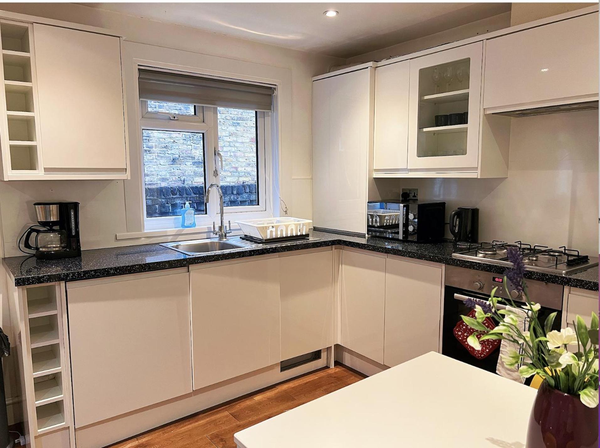 Lovely 2 Bedroom Garden Flat In Londra Exterior foto