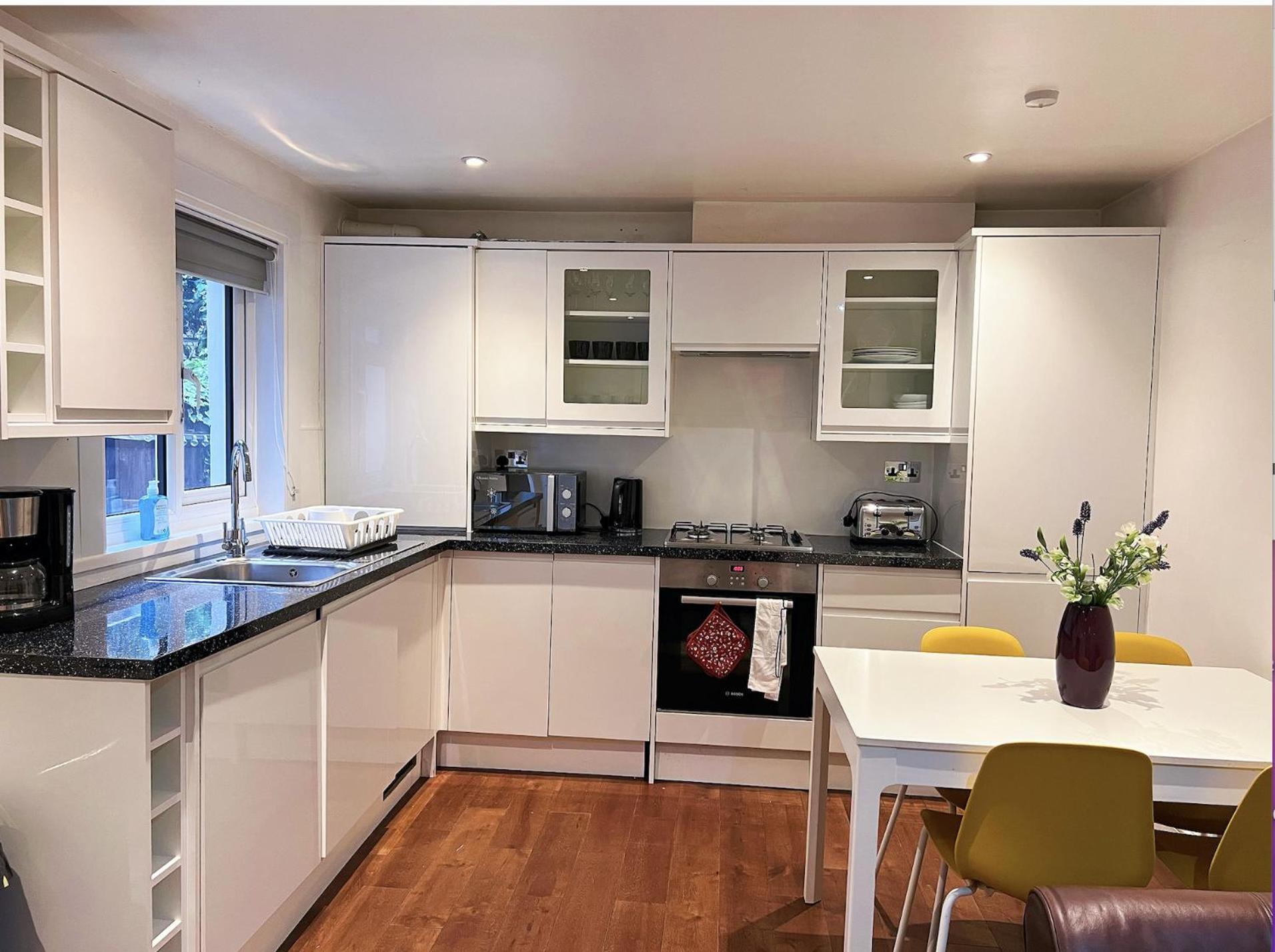 Lovely 2 Bedroom Garden Flat In Londra Exterior foto