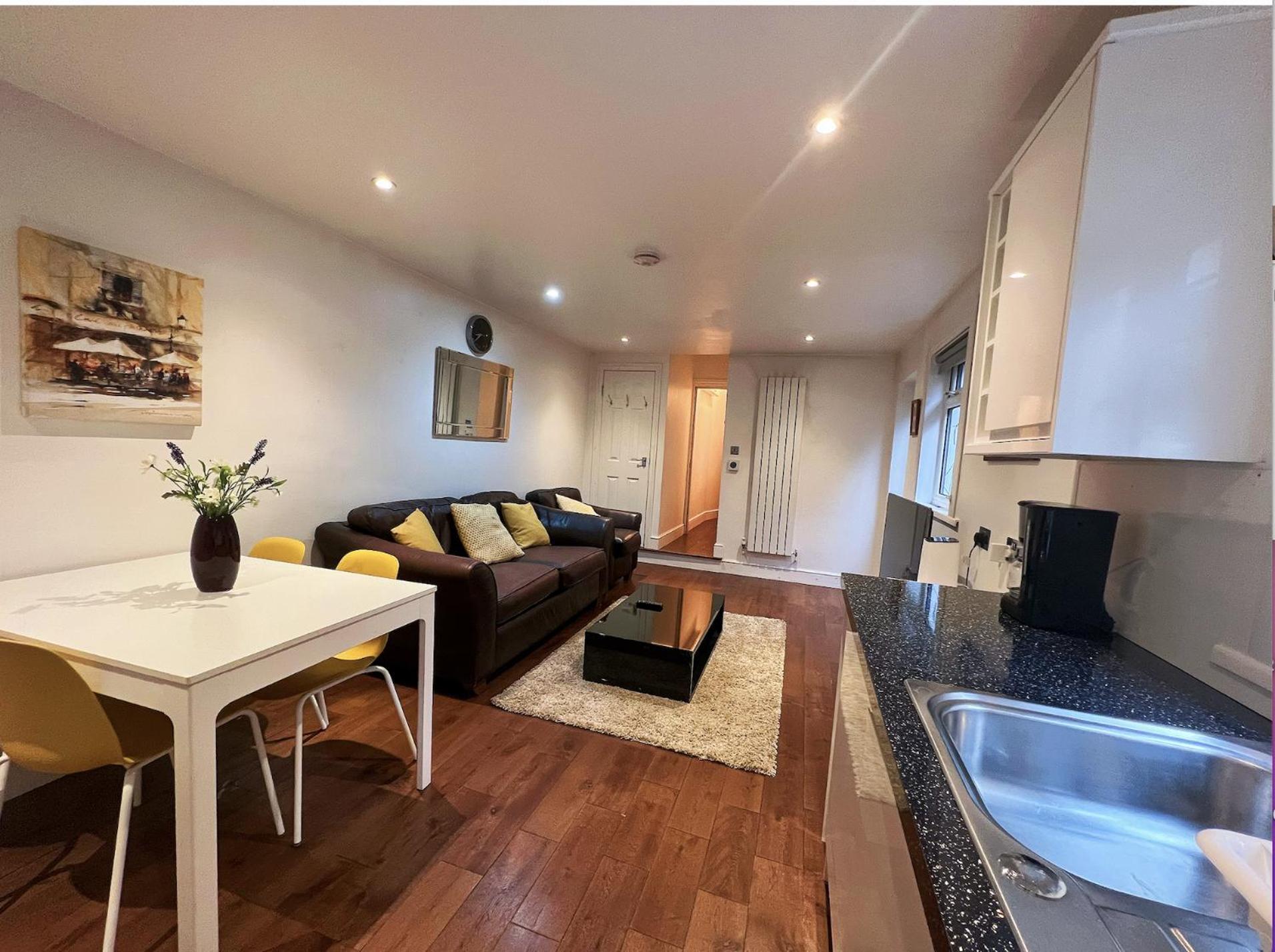 Lovely 2 Bedroom Garden Flat In Londra Exterior foto