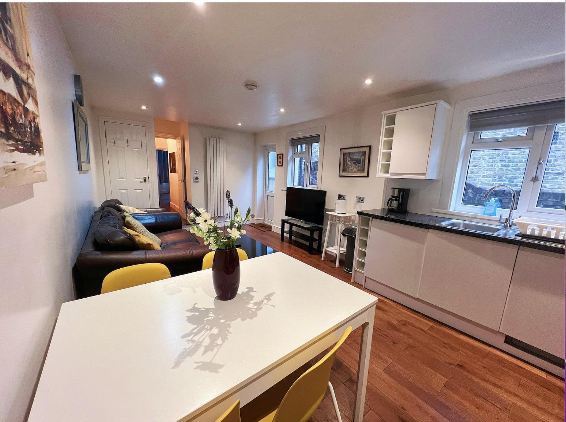 Lovely 2 Bedroom Garden Flat In Londra Exterior foto